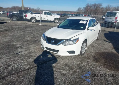 2018 Nissan Altima 2.5/S/Sv/Sl/Sr z USA, uszkodzony, nr VIN 1N4AL3AP4JC184888